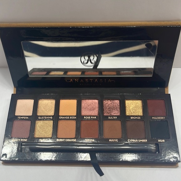 Anastasia Beverly Hills soft glam palette